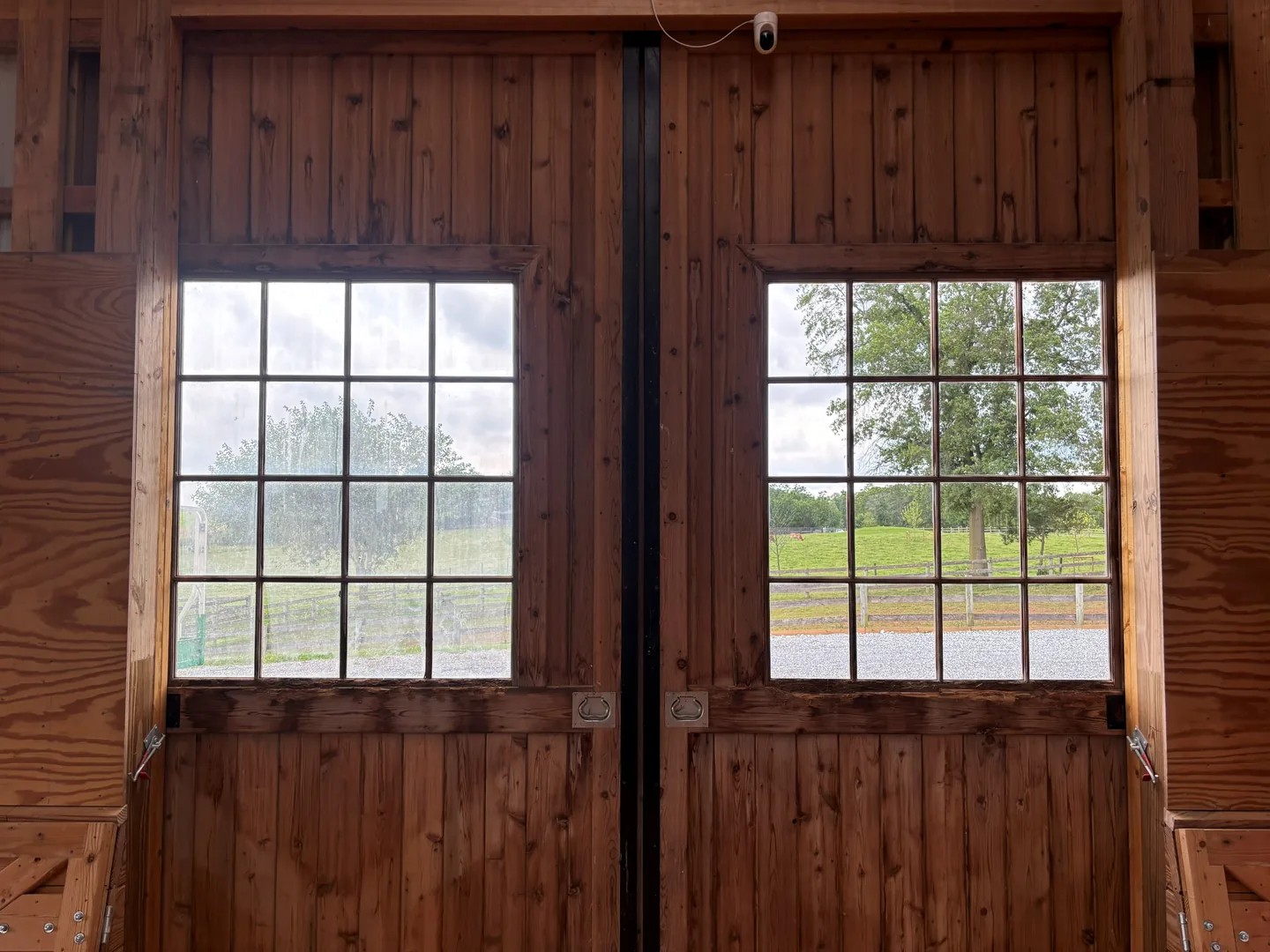 Before and after window cleaning comparison by Wizards Window Washing